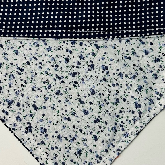 Dog Bandana Navy/White Floral & Polka Dot Print, Reversible, Snap Button Closure - Picture 4 of 4